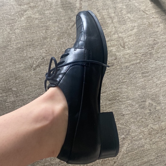 Tahari Oxfords - Picture 6 of 6